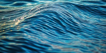 在海里留下痕迹究竟是什么歌？